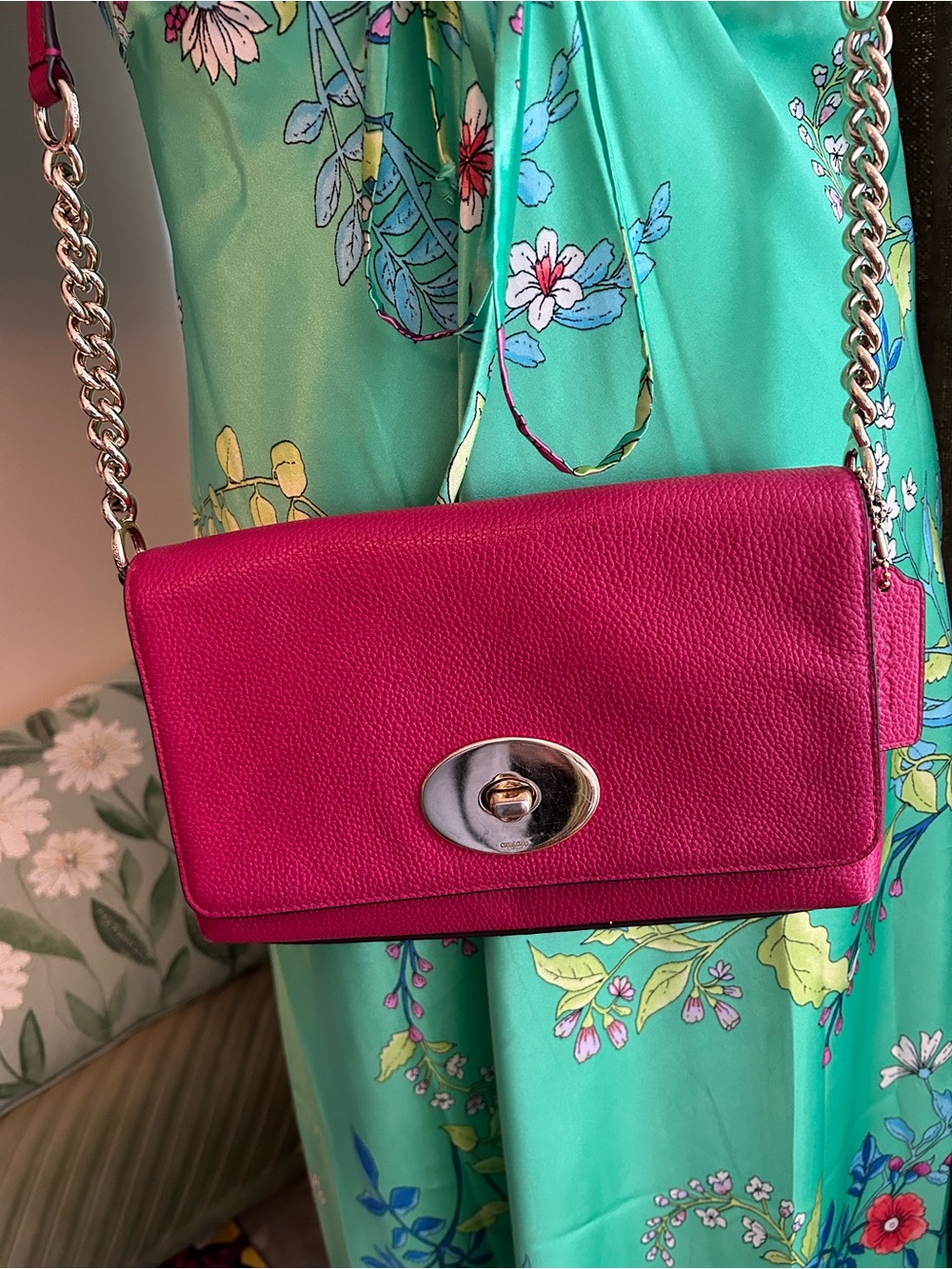 Fuchsia Leather Chain-Shoulder authentic Coach Crossbody Bag